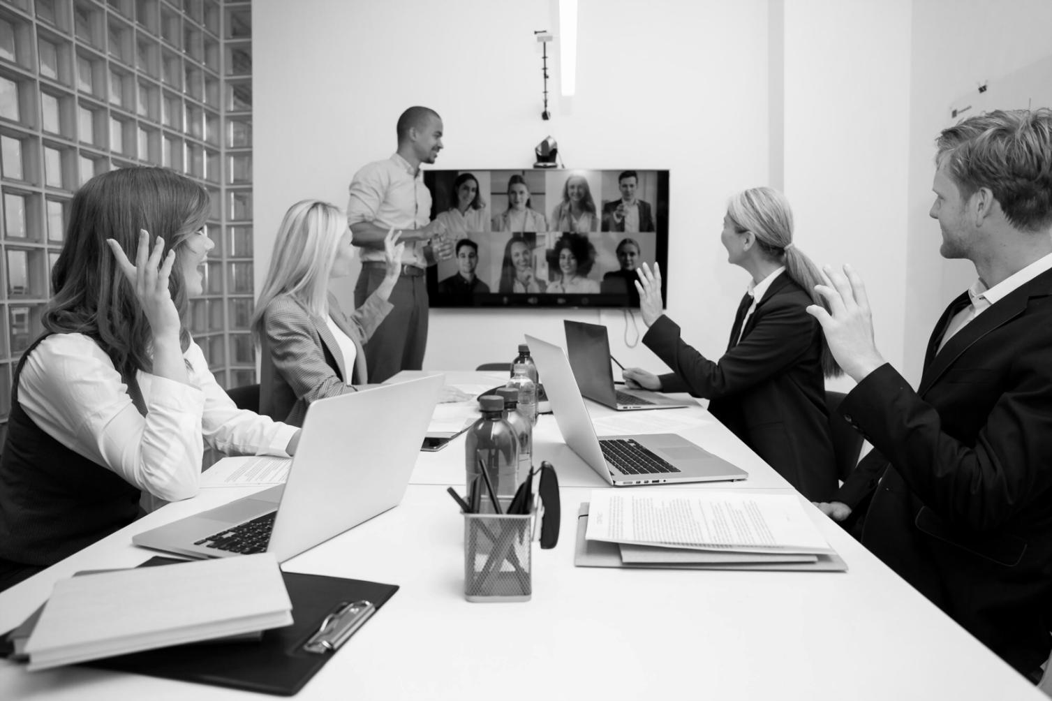 wes-ylnexa instructor providing one-on-one feedback on financial presentation